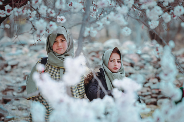 Những ‘thiên thần’ xinh nép mình sau dãy tuyết sơn - 8