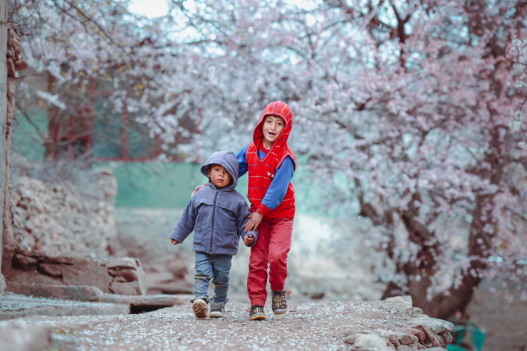 Những ‘thiên thần’ xinh nép mình sau dãy tuyết sơn - 16