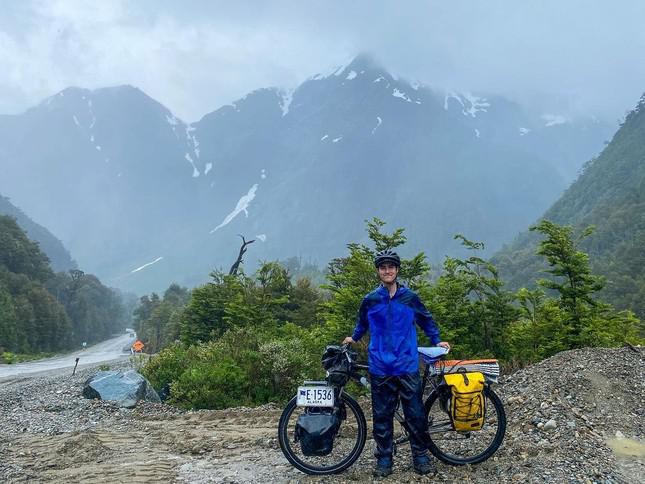 Chàng trai 19 tuổi đạp xe qua 14 nước trong hơn 500 ngày - 1