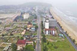 Tin tức trong ngày - Lên phương án di dời hàng nghìn ngôi mộ cạnh bãi biển đẹp nhất Hà Tĩnh