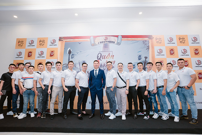 Tập thể nhân viên và Ban lãnh đạo JB Network