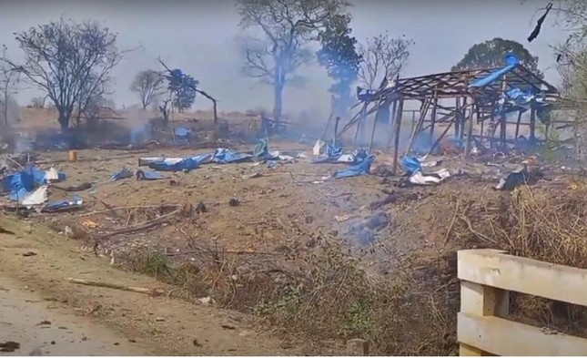 Cảnh tượng tan hoang ở khu vực bị chính phủ quân sự Myanmar không kích