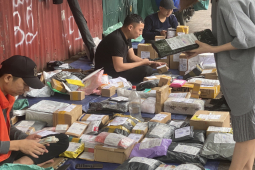 Kinh doanh - Cận cảnh cách shipper kiếm tiền ở các tòa nhà văn phòng