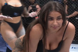 Thể thao - "Đỏ mặt" cuộc thi tát "vùng nhạy cảm" của mỹ nhân