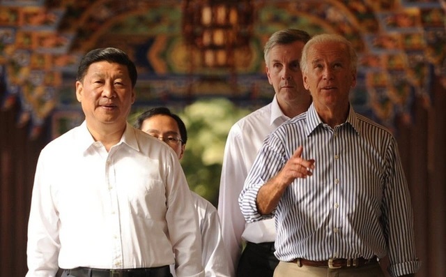 Ông Biden gặp ông Tập Cận Bình trong chuyến thăm Trung Quốc năm 2011 (ảnh: New York Times)