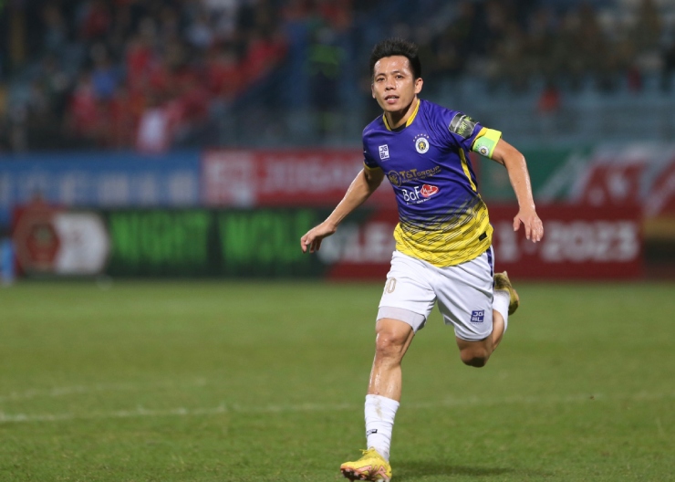 HLV Chu Đình Nghiêm hết lời ca ngợi học trò cũ Văn Quyết