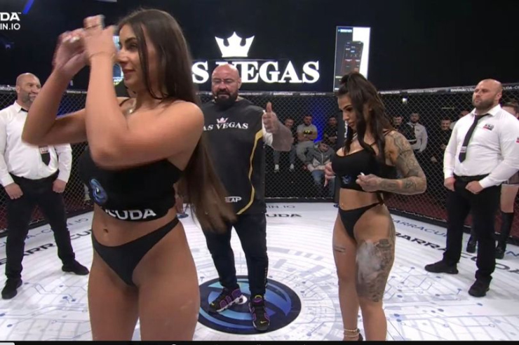 Hai nữ VĐV tham dự cuộc thi tát tại Romania