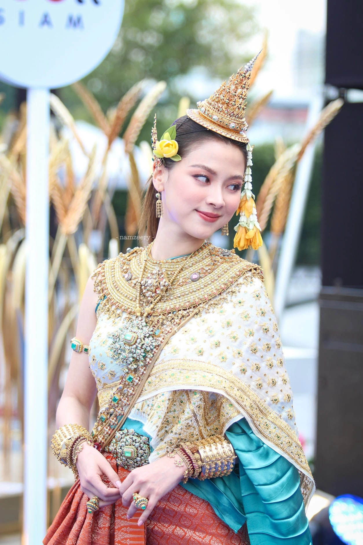 Năm 2022, cô hóa thân thành "nàng&nbsp;Kirinee Devi" với bộ trang phục&nbsp;2 triệu baht.