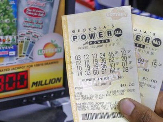 Phi thường - kỳ quặc - Bà tặng vé số dịp sinh nhật, chàng trai 18 tuổi vỡ òa khi biết trúng hơn 23 tỷ đồng