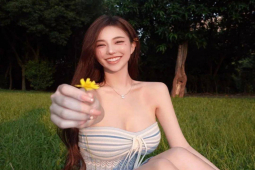 Thiếu nữ Đài Loan mặt đẹp như búp bê, thân hình gợi cảm vạn người mê