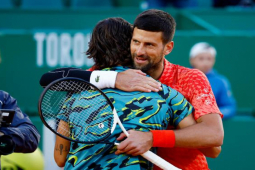 Thể thao - Djokovic "nhờ trời" vẫn thua sốc ở Monte Carlo, ngôi số 1 thế giới lung lay