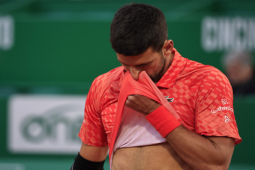 Thể thao - Djokovic "tả xung hữu đột", đứng như "trời trồng" vì cú phản đòn (Clip nóng tennis)