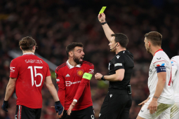 Bóng đá - Tranh cãi Fernandes ăn thẻ vàng "oan": MU có nên khiếu nại hay không?