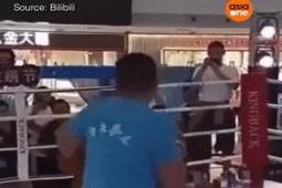 Nhà sư Thiếu Lâm bị võ sĩ nghiệp dư hạ knock-out sau hai đấm, nằm thở...