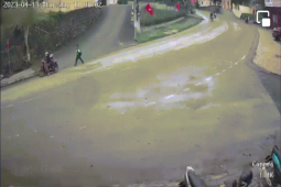 Xe máy - Xe đạp - Clip: Thanh niên drift quá đà và cái kết "dở khóc dở cười"