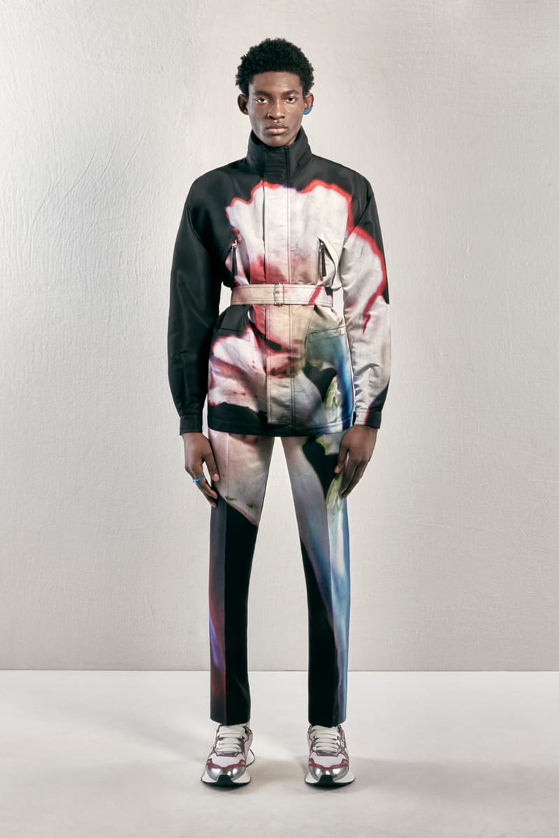 Alexander McQueen lựa chọn trang phục cắt may sắc nét cho Pre-FW23 - 10