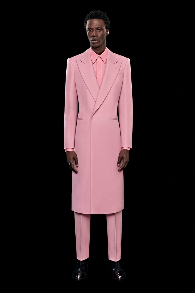 Alexander McQueen lựa chọn trang phục cắt may sắc nét cho Pre-FW23 - 8