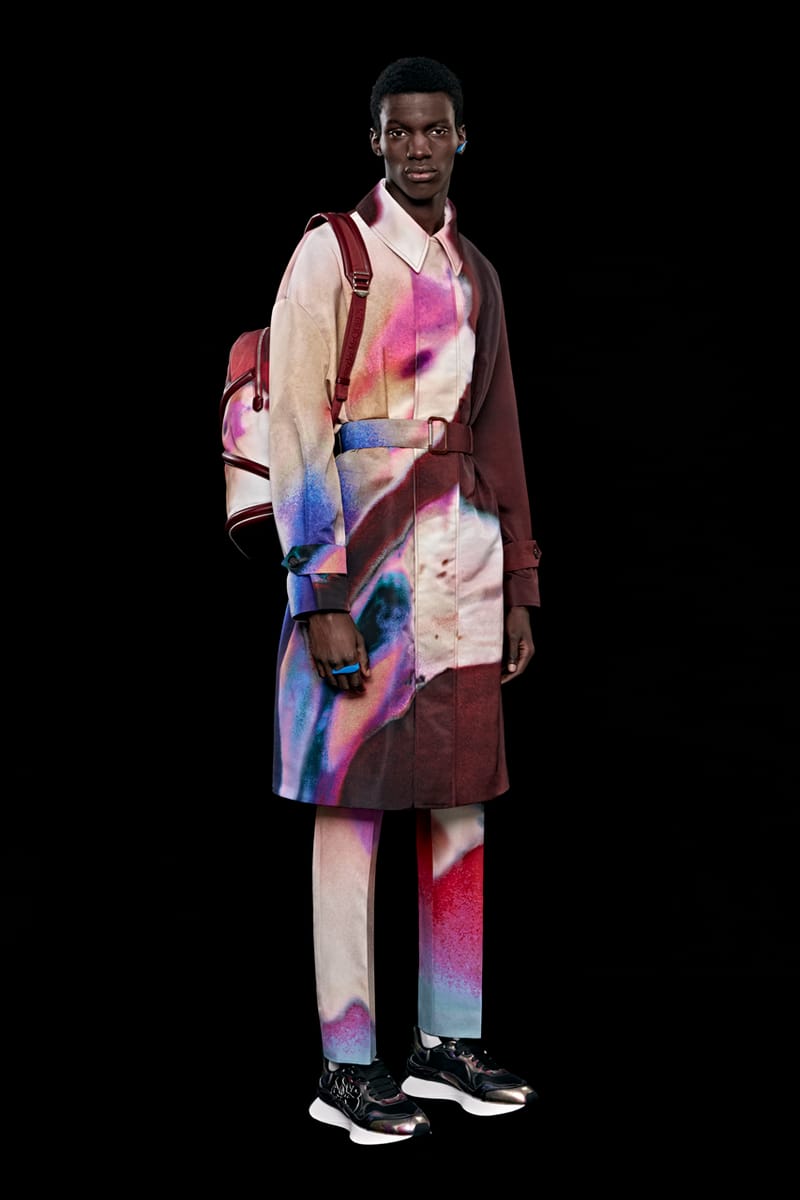 Alexander McQueen lựa chọn trang phục cắt may sắc nét cho Pre-FW23 - 7