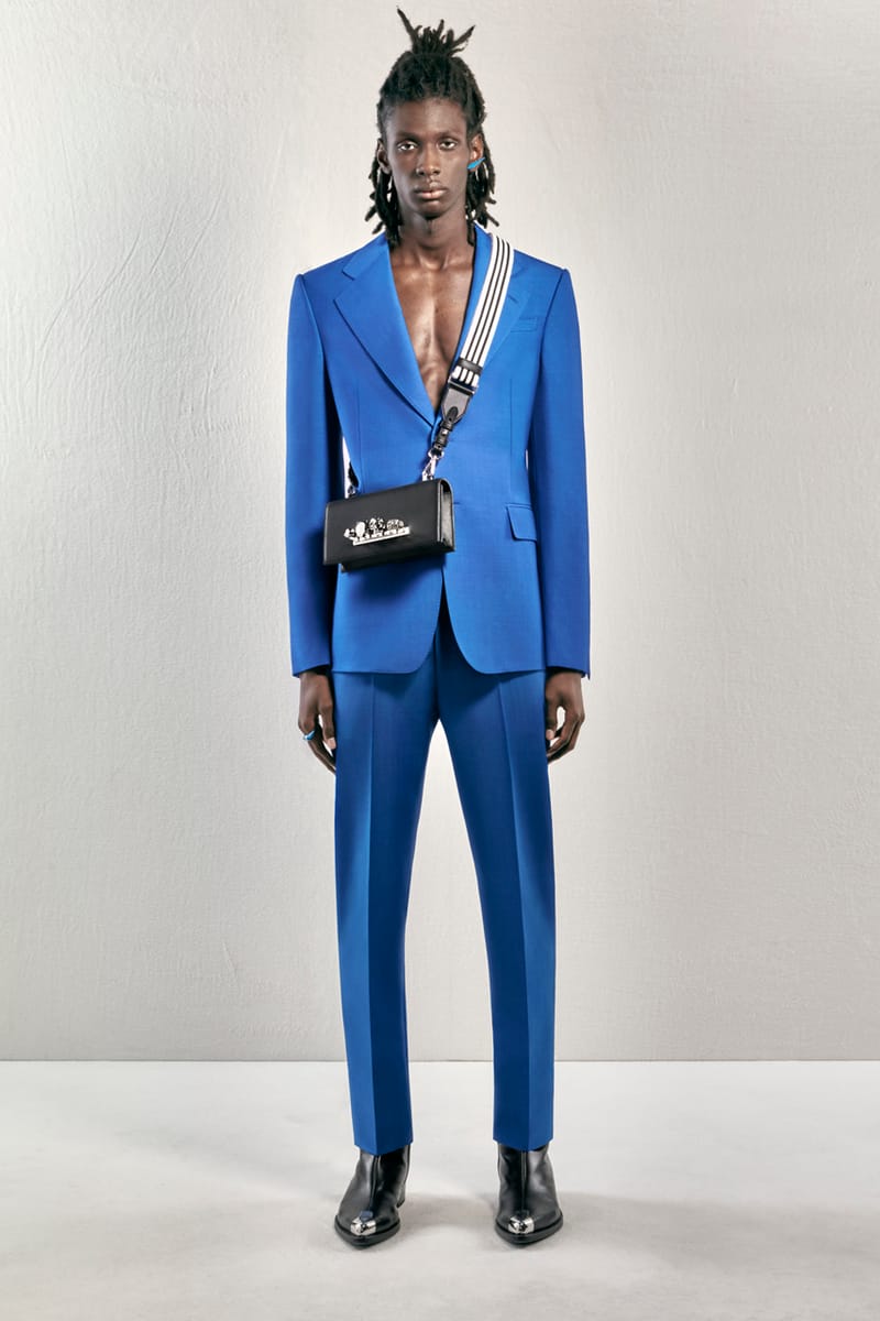 Alexander McQueen lựa chọn trang phục cắt may sắc nét cho Pre-FW23 - 3