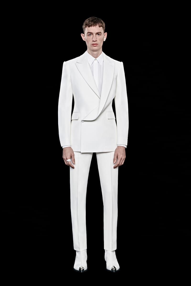 Alexander McQueen lựa chọn trang phục cắt may sắc nét cho Pre-FW23 - 16