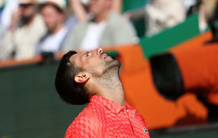 Cơn mưa ở đầu set 3 tưởng chừng đã giúp Novak Djokovic cắt đứt mạch hưng phấn tinh thần của Lorenzo Musetti