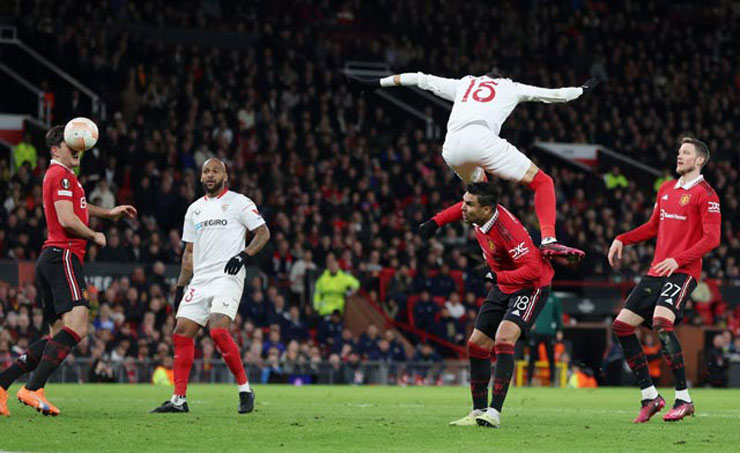 MU hòa Sevilla 2-2 dù đã dẫn trước 2-0 ở Old Trafford