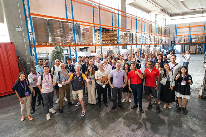 Các thành viên SSAA tham quan một cơ sở kho lưu trữ tại Singapore cuối năm 2022.