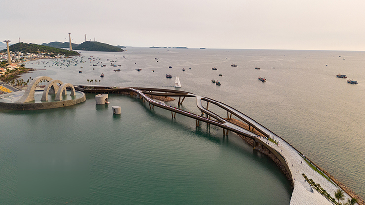 Trình diễn độc tấu violin đầu tiên ở Cầu Hôn tiên cảnh Phú Quốc, Hoàng Rob "tung cánh" rực rỡ - 9