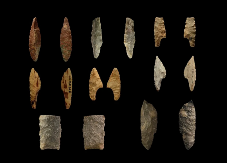 Các đầu mũi giáo ở hang động tiền sử Tây Ban Nha có... dính keo - Ảnh: UNED