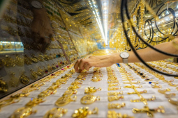 Kinh doanh - Giá vàng hôm nay 15/4: "Rơi" thẳng đứng, mất 1 triệu đồng/lượng sau vài giờ