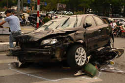 Tin tức trong ngày - Diễn biến mới vụ ô tô tông 17 xe máy ở Hà Nội