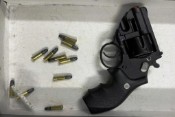 Pháp luật - Phát hiện súng, đạn trong kiện hàng chuẩn bị gửi lên máy bay