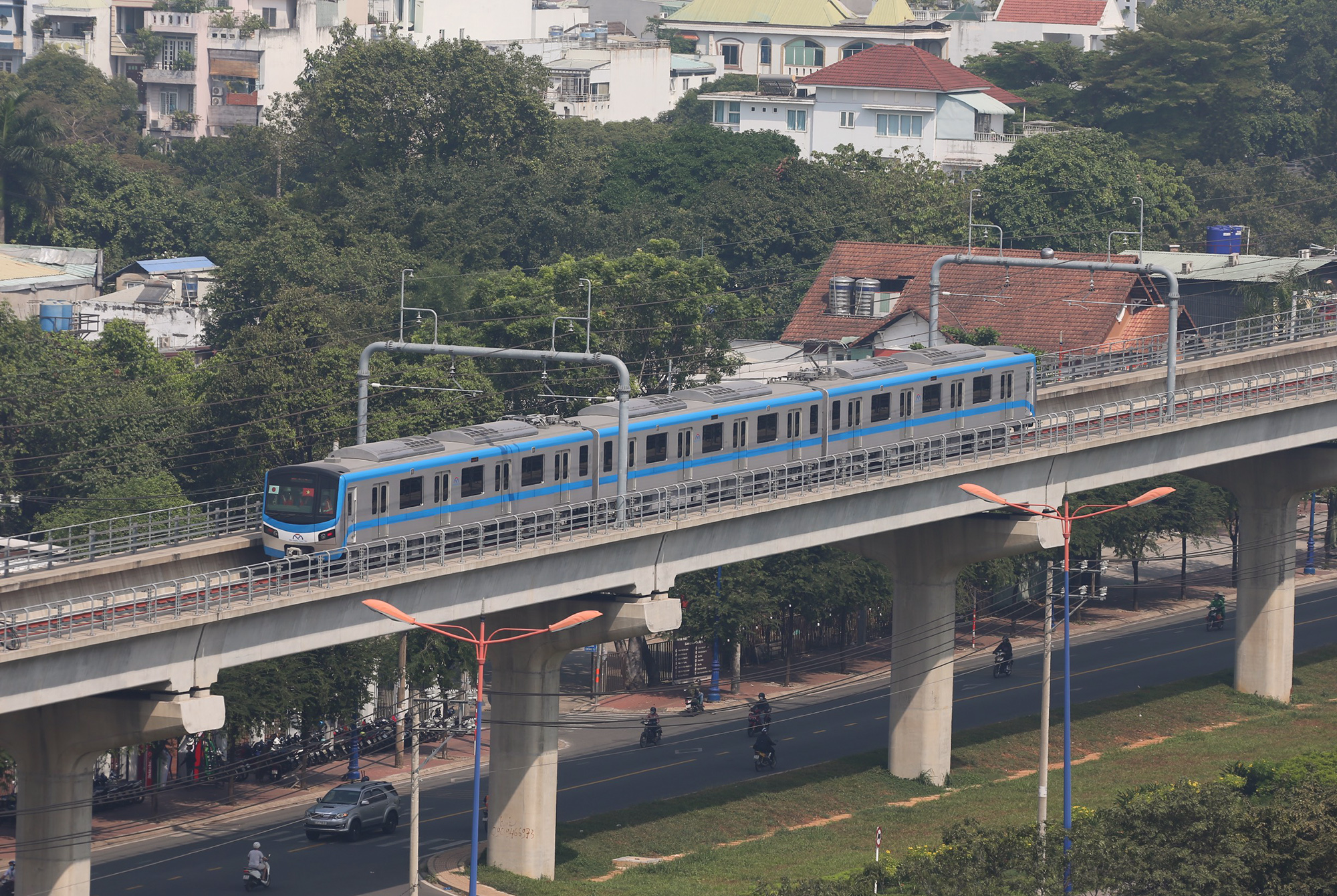 Thủ tướng đi thử nghiệm tàu metro số 1 Bến Thành - Suối Tiên - 8