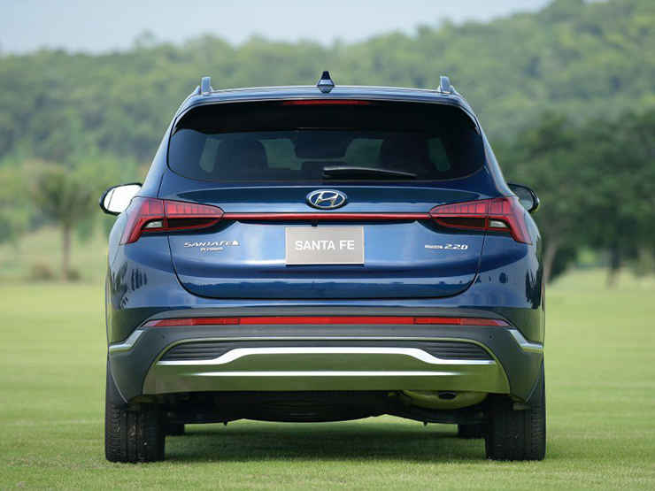 Đánh giá Hyundai SantaFe: Tiện nghi hơn, mạnh mẽ hơn - 5