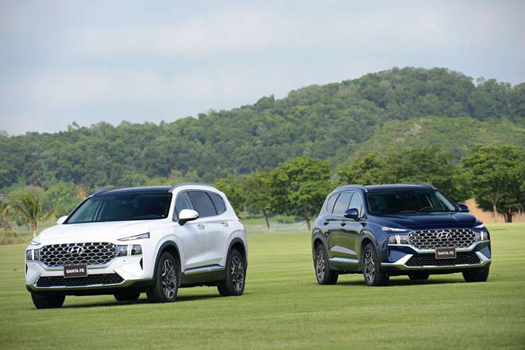 Đánh giá Hyundai SantaFe: Tiện nghi hơn, mạnh mẽ hơn - 1