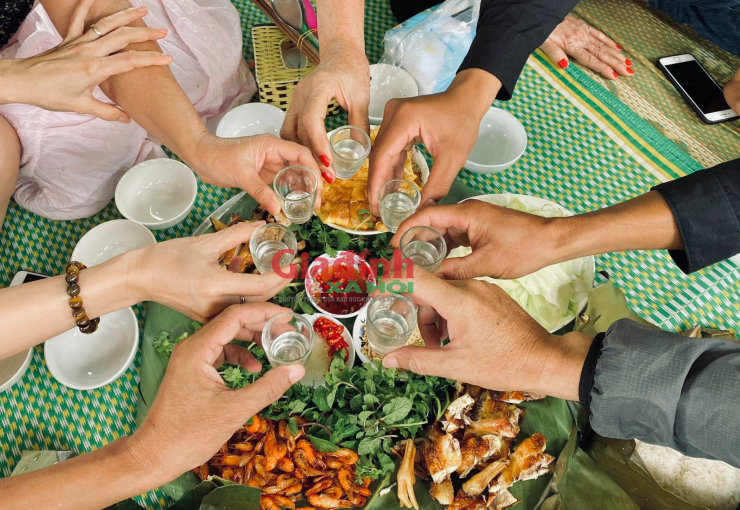 Rượu ngô men lá là thức quà đầu tiên phải kể đến về đặc sản Na Hang - Tuyên Quang