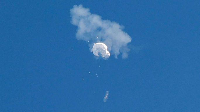 Chiếc khinh khí cầu bị Mỹ bắn hạ hồi tháng 2 - Ảnh: REUTERS