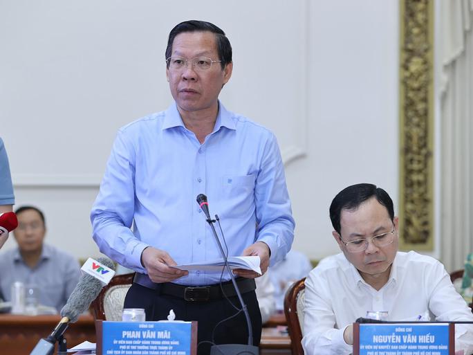 Chủ tịch UBND TP HCM Phan Văn Mãi báo cáo tại buổi làm việc - Ảnh: VGP/Nhật Bắc