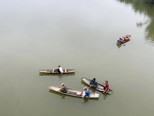 Tìm học sinh nghi nhảy sông tự tử khi để lại lời nhắn: ”Con xin lỗi, con không ăn trộm”