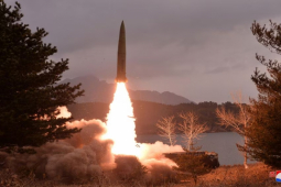 Triều Tiên tuyên bố về loại tên lửa đạn đạo mới, gửi cảnh báo ”lạnh gáy” tới các đối thủ