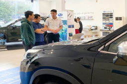 Thị trường - Tiêu dùng - Nóng tuần qua: Ô tô đua nhau giảm giá hàng trăm triệu/chiếc