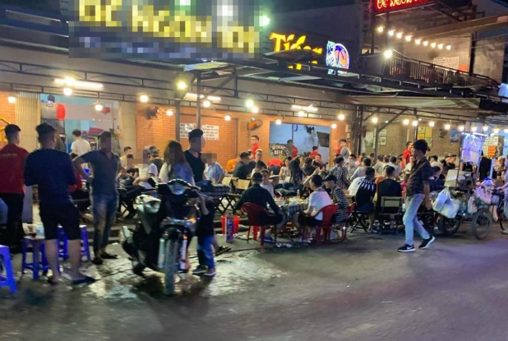 Khu vực xảy ra vụ việc trước quán ốc trên địa bàn quận 5. Ảnh: NT