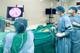 Sức khỏe đời sống - Bé trai 4 tuổi bị “lạc” mất 2 tinh hoàn