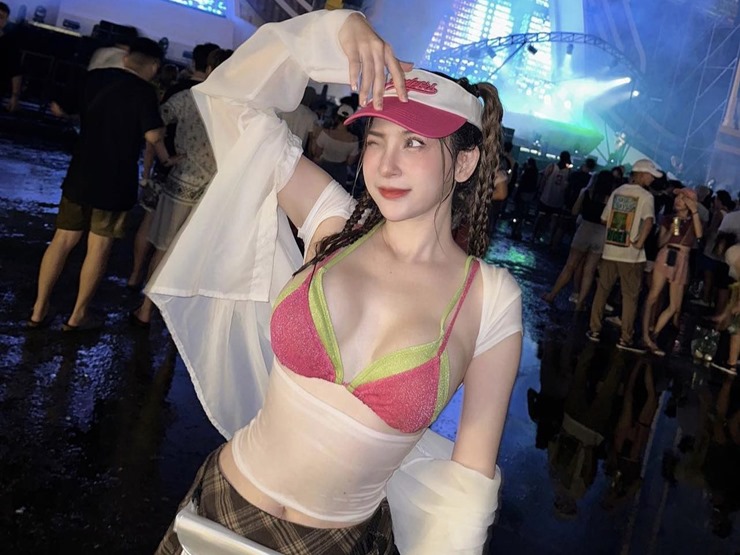 Sau nhiều năm ảnh hưởng từ dịch, lễ hội té nước tại Thái Lan đã được mở lại, thu hút nhiều du khách. 
