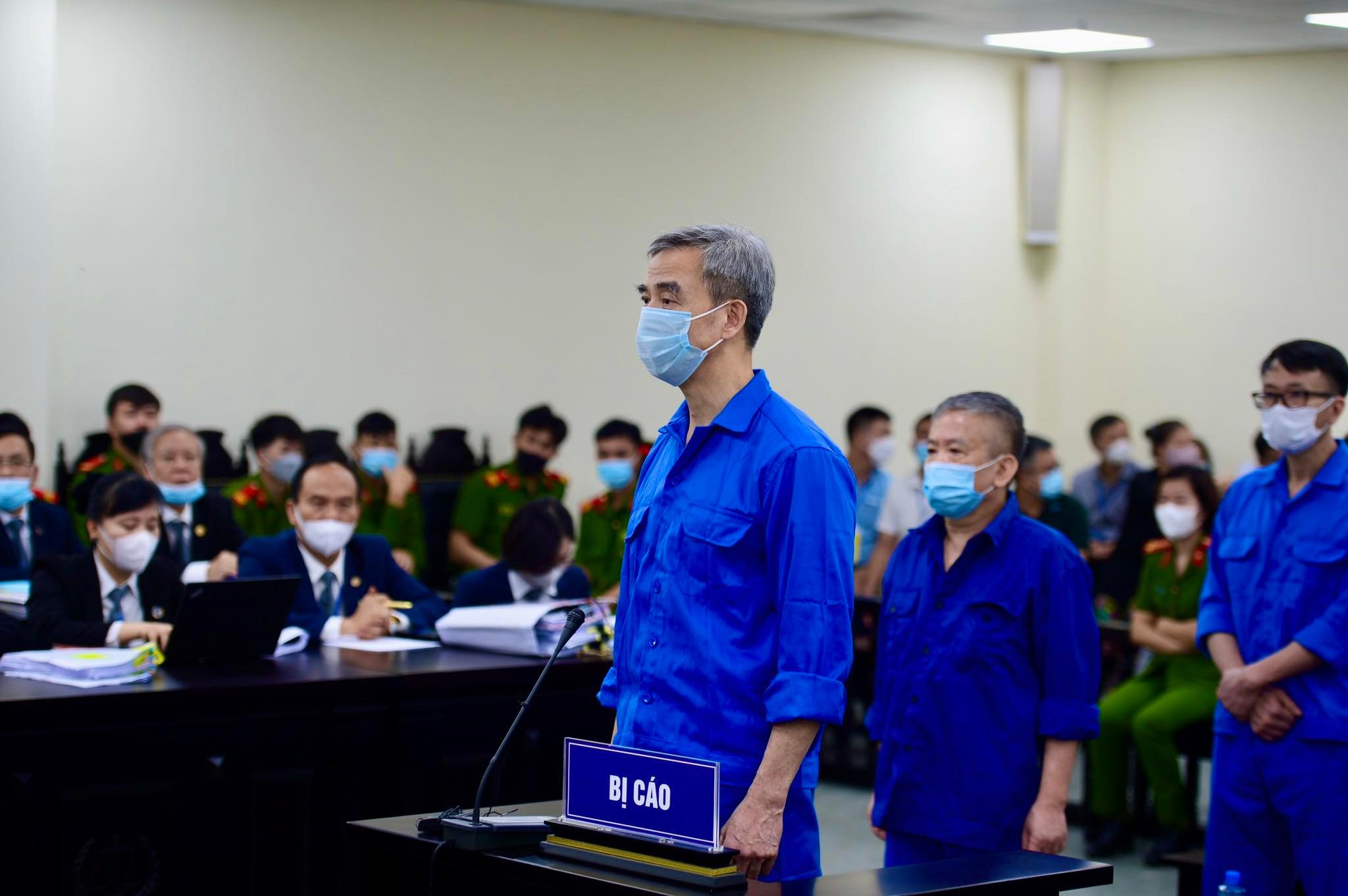 Cựu Giám đốc Bệnh viện Tim Hà Nội khai về 10.000 USD quà biếu - 1