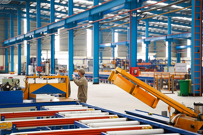 Dây chuyền sản xuất hiện đại tại nhà máy sản xuất nhôm của công ty TNHH Công Nghiệp Chiến Thắng