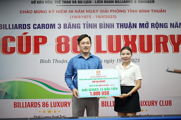 Đào Văn Ly nhận thưởng nóng kỷ lục nhờ có&nbsp;series 15 điểm đầu tiên của giải