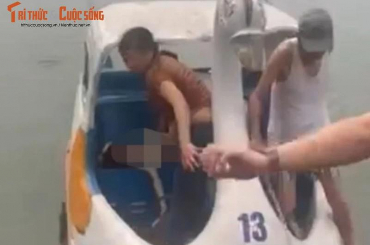 Lật thuyền thiên nga hồ Bạch Đằng, bé 7 tuổi tử vong: Ai chịu trách nhiệm? - 1