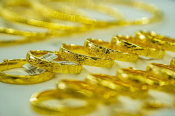 Kinh doanh - Giá vàng hôm nay 18/4: Tiếp đà giảm, xuyên thủng ngưỡng quan trọng