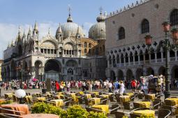 Du lịch - Hàng triệu du khách kéo đến Ý mỗi năm để chiêm ngưỡng những điểm đến này